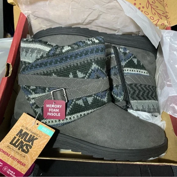 NEW IN BOX!! Muk Luks Boots Size 11 - Picture 1 of 2